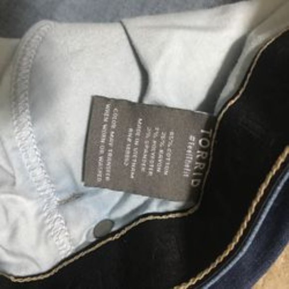 Torrid Sky High Skinny Jeans Size 22R - Picture 3 of 5
